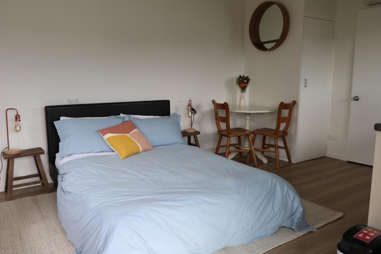 Church Bay Cabin: Sunny, Great Views Appartement Lyttelton Buitenkant foto