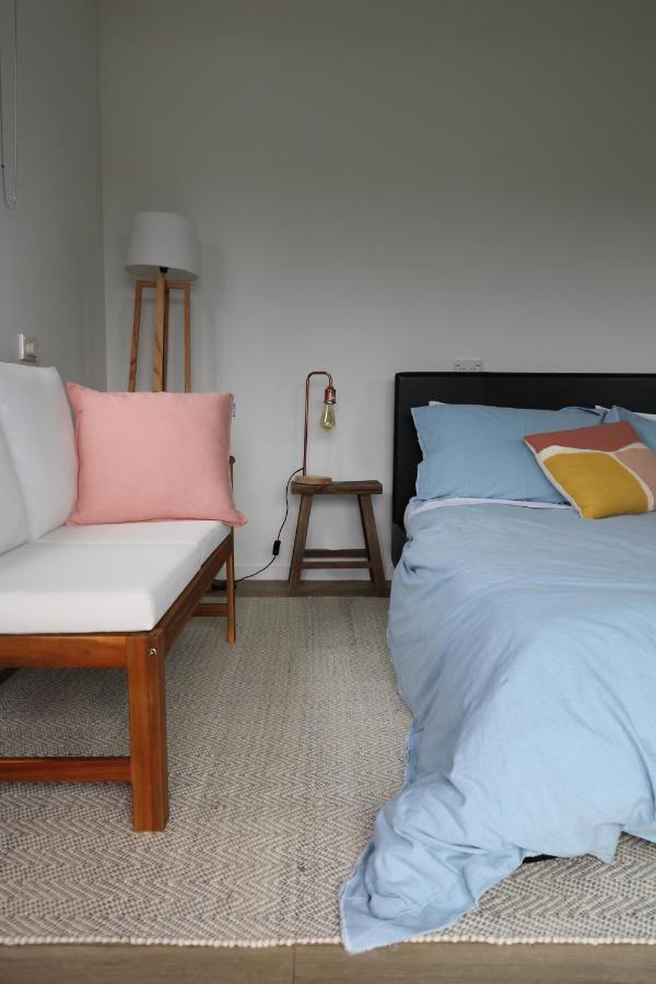 Church Bay Cabin: Sunny, Great Views Appartement Lyttelton Buitenkant foto