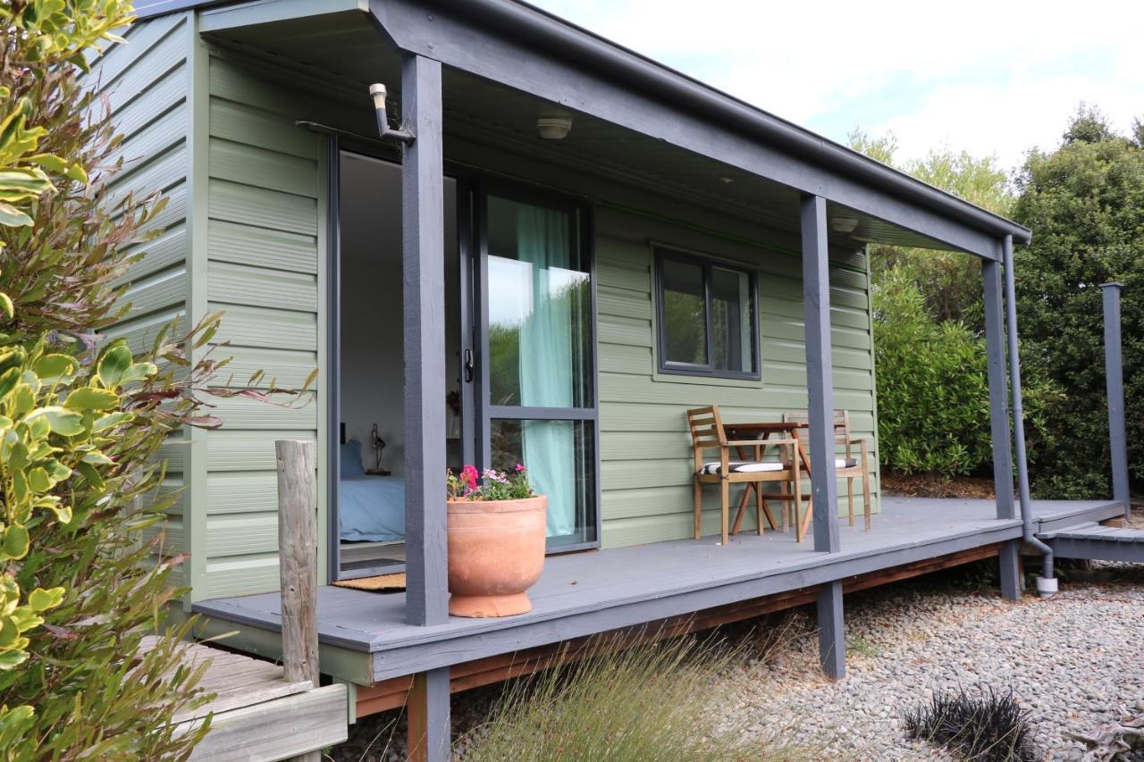Church Bay Cabin: Sunny, Great Views Appartement Lyttelton Buitenkant foto