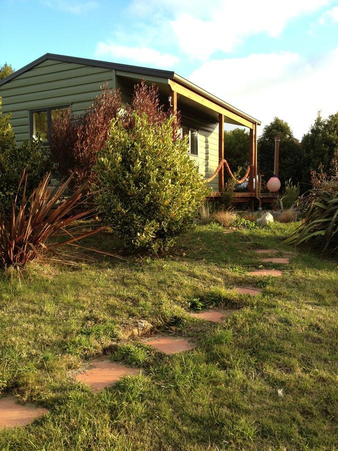 Church Bay Cabin: Sunny, Great Views Appartement Lyttelton Buitenkant foto